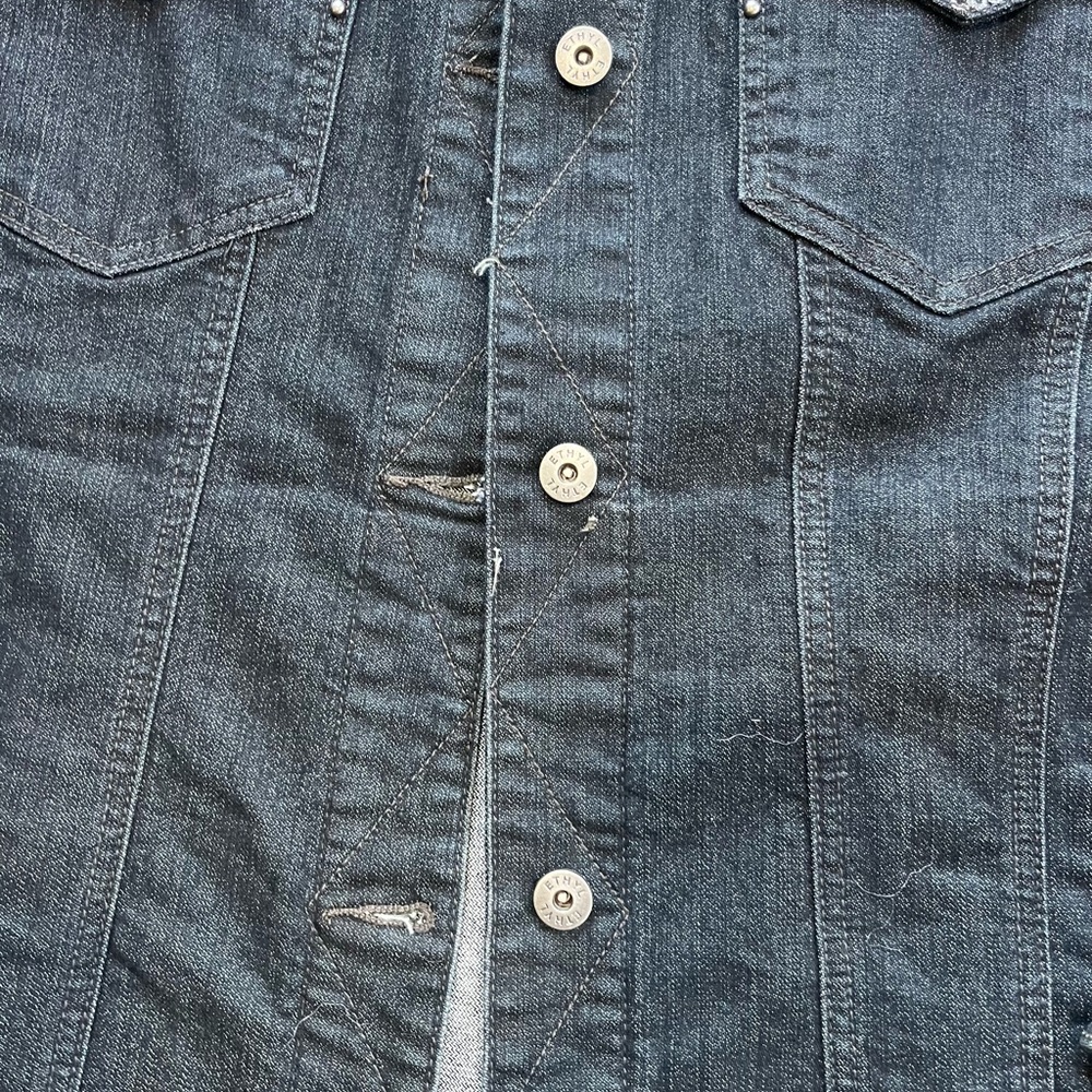 Denim Jean jacket with lots of bling, new without tags - Picture 6 of 12